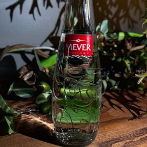 Минеральная вода Mever с газом