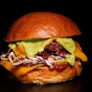 Бургер с рваной говядиной
