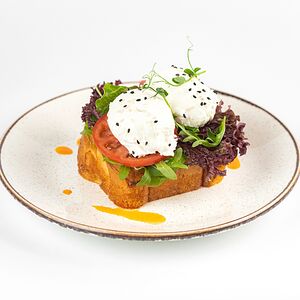 Бриошь с пюре из авокадо