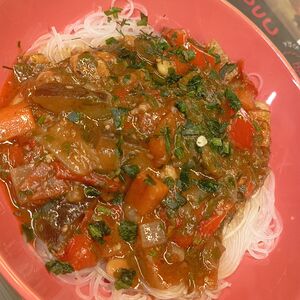 Лапша рисовая с овощным рагу