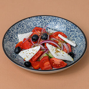 Легкий овощной салат с сыром фета