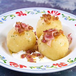 Клецки с мясом и грибами со сметаной