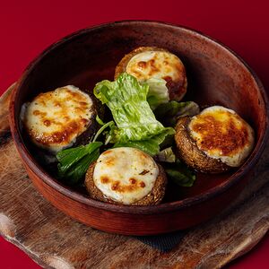 Грибы, запеченные с сулугуни