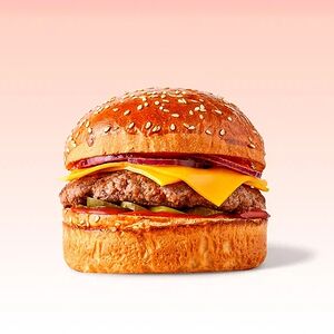 Чизбургер с котлетой из говядины и кетчупом