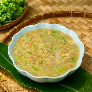 Суп с тушёной капустой и креветками 