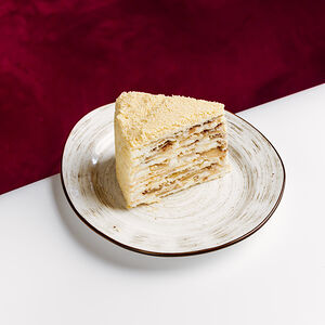 Торт Наполеон с вяленой грушей Кусочек