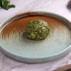 Биточек куриный со шпинатом