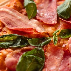 Пицца с беконом