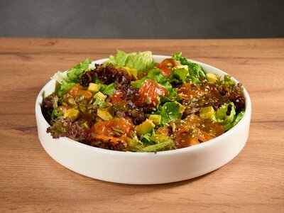 Салат с форелью