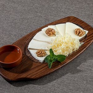 Ассорти домашних сыров