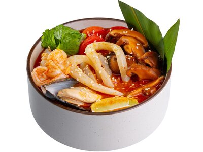 Том ям с морепродуктами