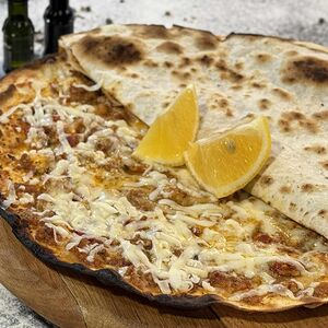 Լահմաջո հորթի մսով և պանրով