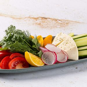 Фермерские овощи с брынзой 