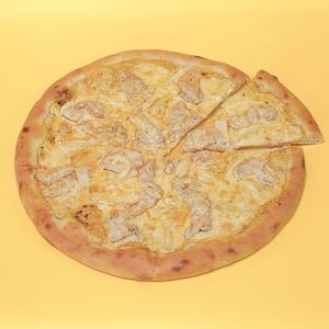 Пицца с курицей и ананасами