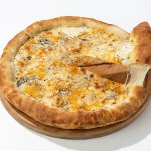 Пицца Четыре Сыра с сырным бортом