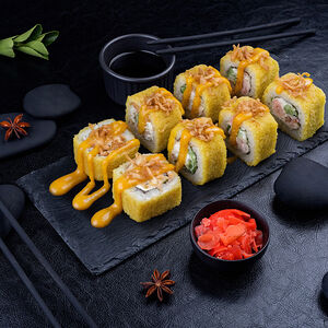 Жареный ролл Цезарь Креветка