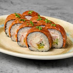 Ролл с лососем и креветкой