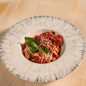 Паста с фрикадельками и томатами