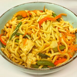 Жареная лапша в соусе кунжутый (говядина)