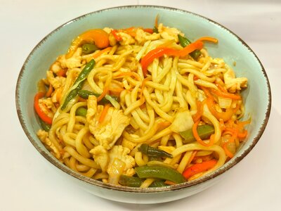 Жареная лапша в соусе кунжутый (говядина)