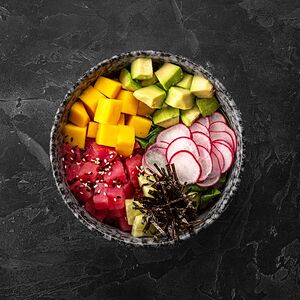 Поке с тунцом и манго