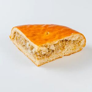 Кусок пирога с капустой