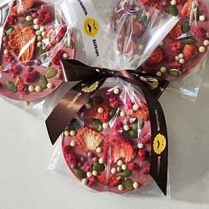 Шоколад Руби с ягодами