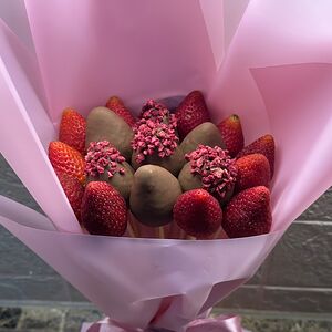  Букет из клубники в молочном шоколаде