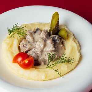 Бефстроганов с картофельным пюре