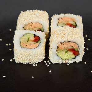 Кунжут ролл с лососем терияки