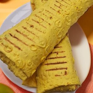 Шаурма из курицы в сырном лаваше 