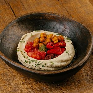 Хумус с томатной сальсой