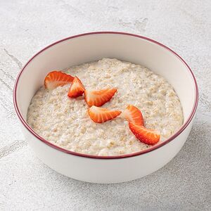 Каша овсяная с клубникой