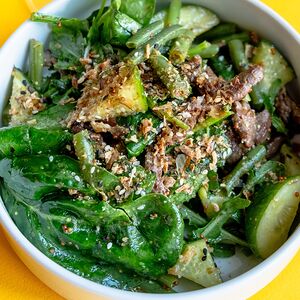 Салат с говядиной и битыми огурцами