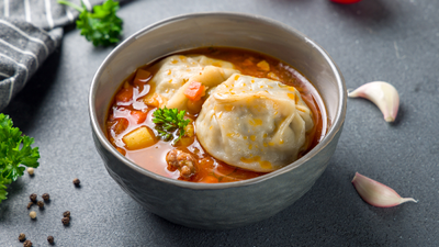 Манты с бульоном