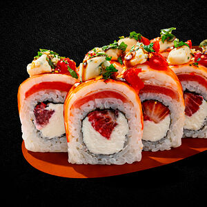 Клубника с тунцом и креветкой