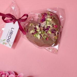 Мини молочный шоколад с питахайей и фисташкой