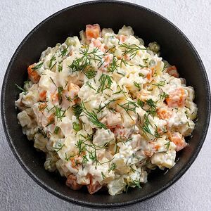 Салат «Двойной Запеченный цыпленок с ананасом»