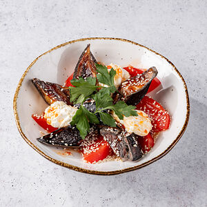 Теплый салат с баклажанами