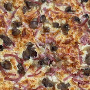 Пицца с ветчиной и  грибами 