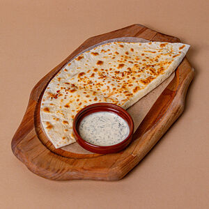 Кутаб с лососем и сыром