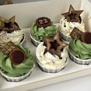 Десерт на 23 февраля 6 капкейков Ассорти