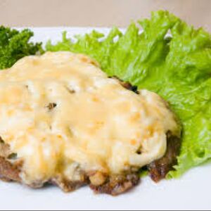 Запеченная курочка под грибами 