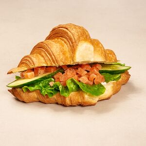 Круассан с форелью