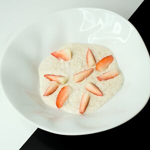 Каша овсяная с лесными ягодами