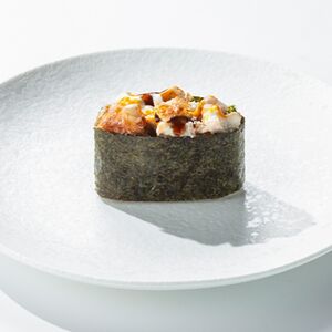 Гункан с угрём и соусом васаби (1 шт.)