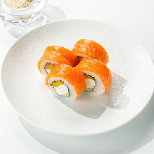 Филадельфия с авокадо и манго (1/2 порции)