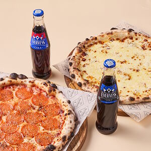 2 пиццы с 2-мя напитками: Эвервесс Кола и Эвервесс Кола без сахара