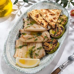 Кальмар на гриле с кабачками
