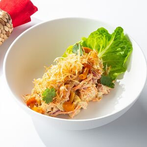 Салат Кензо с цыплёнком и опятами